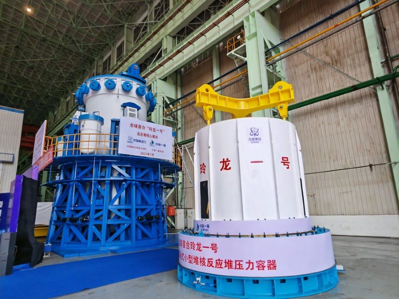 В Китае завершилась установка основного модуля первого в мире коммерческого малого модульного реактора "Линлун-1"