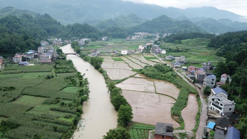 Более 3 тыс. человек эвакуированы из-за сильных дождей в Центральном Китае