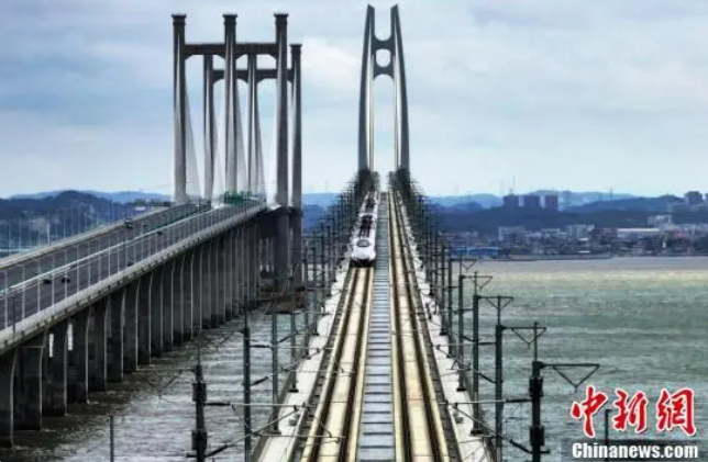 Первая в Китае ж/д линия через залив для поездов со скоростью 350 км/ч вступила в стадию эксплуатационных испытаний