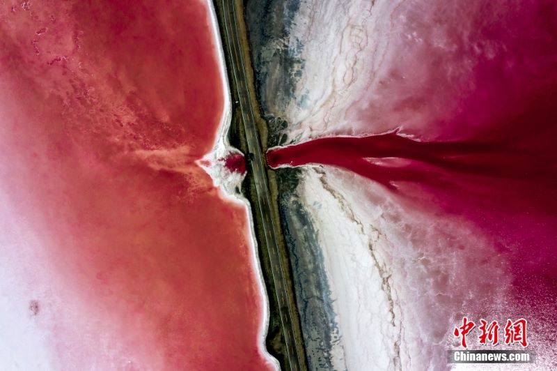 Розовые воды озера Хуаньцайху Синьцзяна