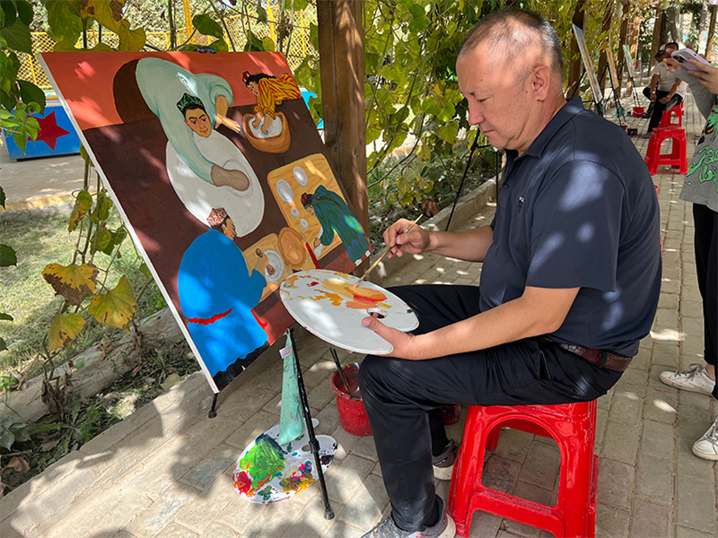 Сельские жители Синьцзяна зарабатывают на рисовании