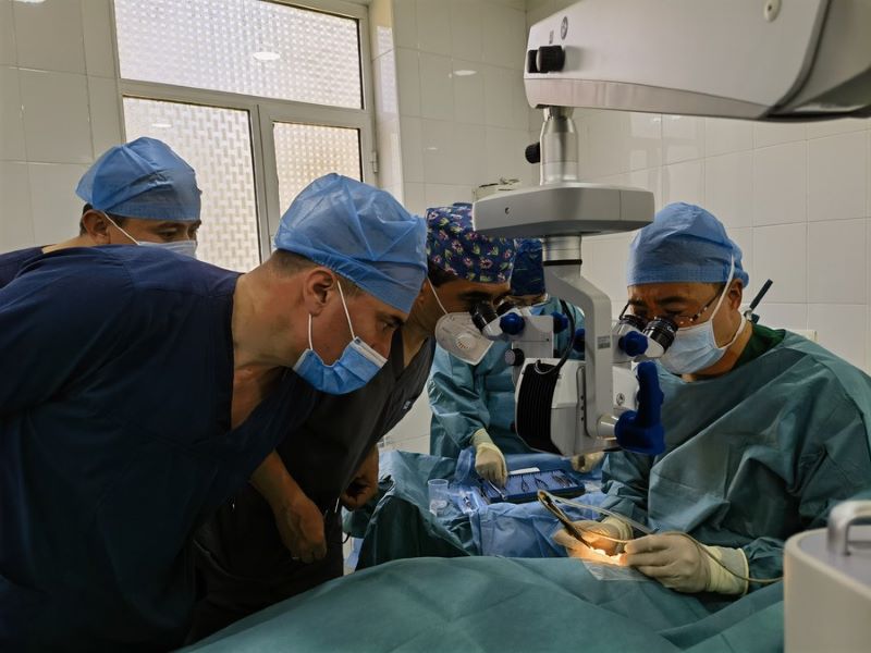 "Содействуем формированию "Шелкового пути здоровья"" -- китайские офтальмологи свидетельствуют о сотрудничестве Китая со странами Центральной Азии в сфере здравоохранения