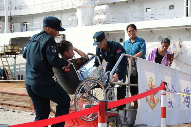 Госпитальное судно ВМС НОАК "Мирный ковчег" вернулось в Китай после завершения гуманитарной миссии