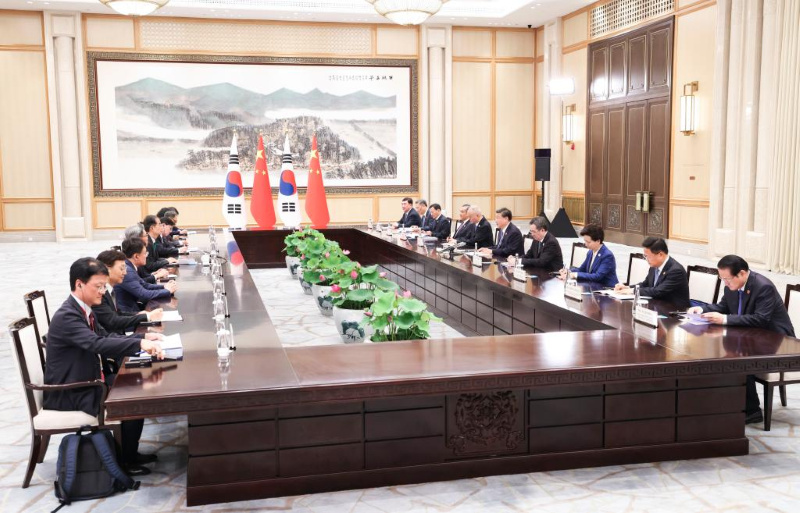 Си Цзиньпин встретился с премьер-министром Республики Корея Хан Док Су