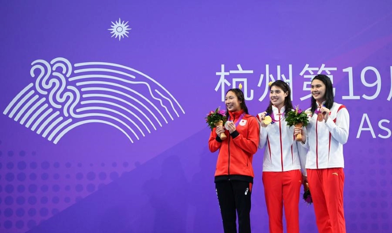 Китаянка Чжан Юйфэй одержала победу на дистанции 100 м баттерфляем на Азиатских играх в Ханчжоу