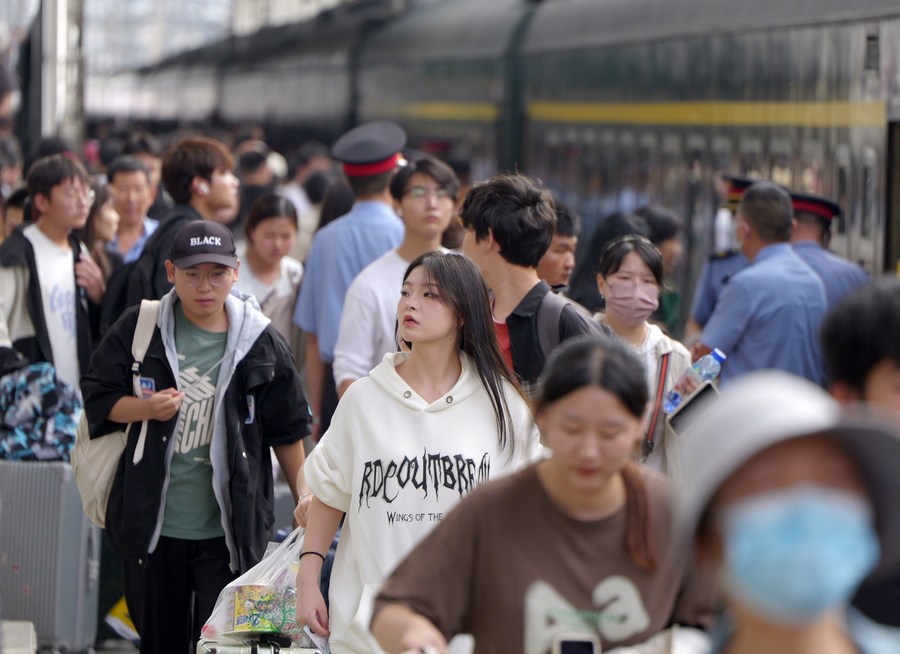 Ж/д пассажиропоток в Китае превысил 16,29 млн человеко-раз 1 октября 2023 года