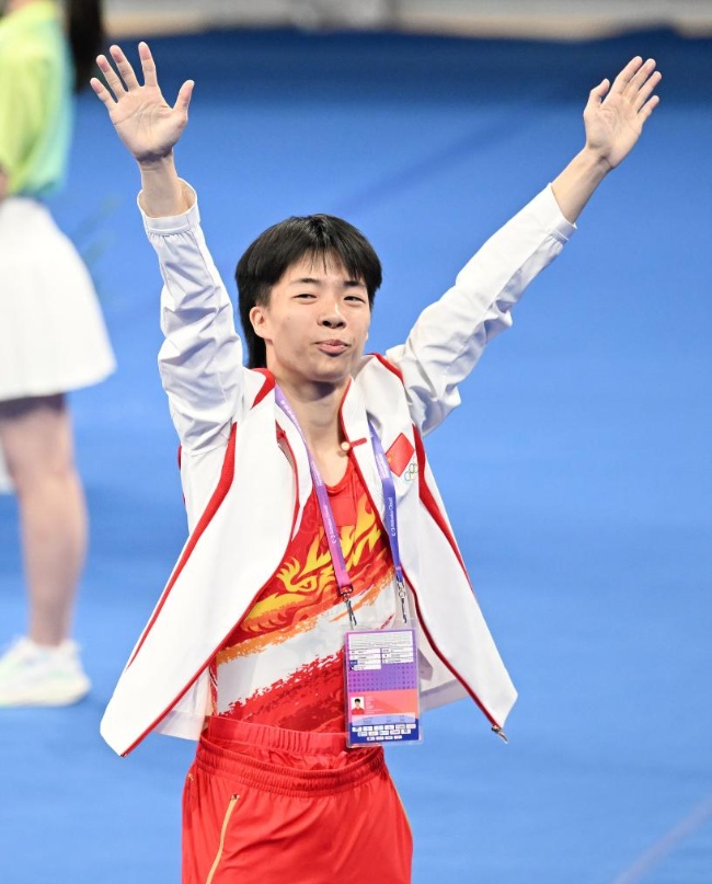 Китаец Янь Ланъюй стал триумфатором индивидуальных соревнованиях по прыжкам на батуте на Азиаде в Ханчжоу