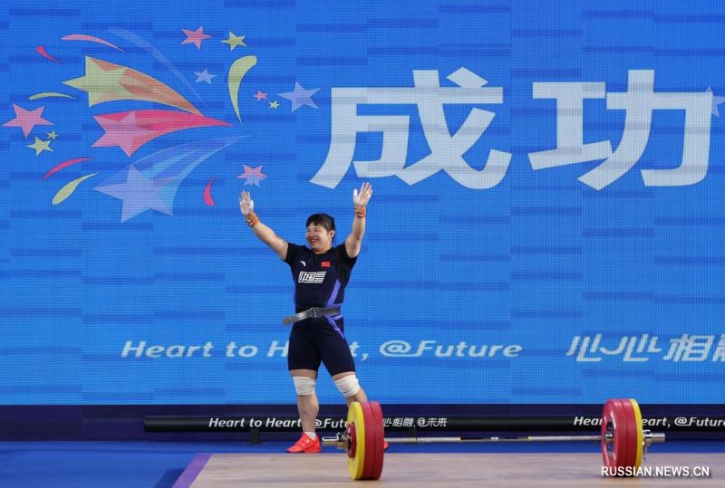 Китайская штангистка Лян Сяомэй завоевала золото на Азиатских играх в Ханчжоу