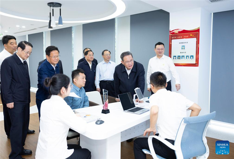 Ли Цян подчеркнул необходимость ускорения цифровой трансформации