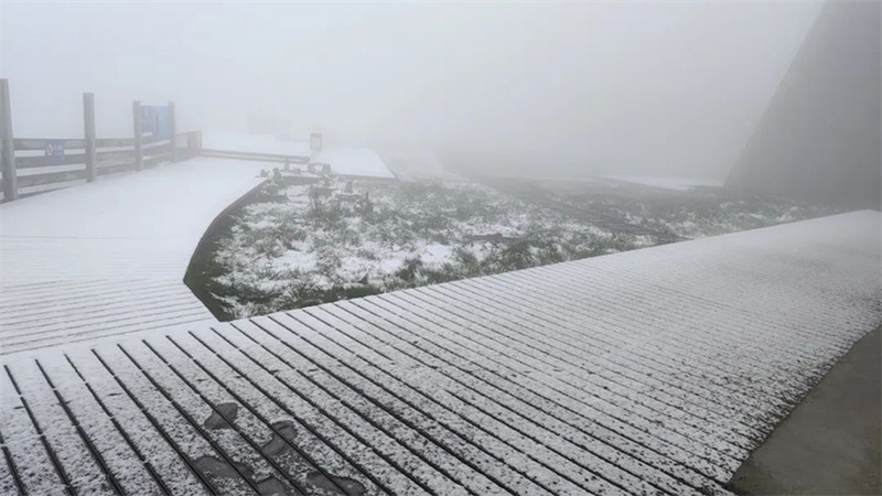 В пригороде Пекина выпал снег