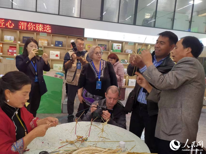 Представители ведущих СМИ Евразии узнали, как возрождаются сельские районы в Китае