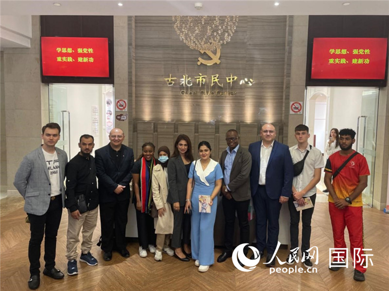 Делегация иностранных представителей посетила Шанхай