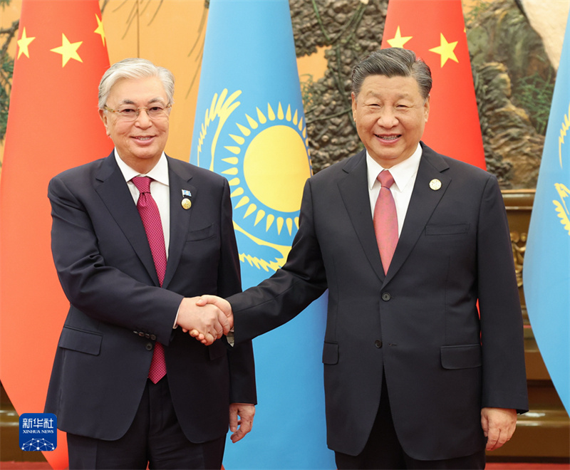 Си Цзиньпин провел встречу с президентом Казахстана