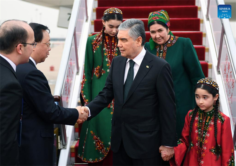 Председатель Народного совета Туркменистана прибыл в Пекин для участия в 3-м Форуме высокого уровня по международному сотрудничеству в рамках "Пояса и пути"