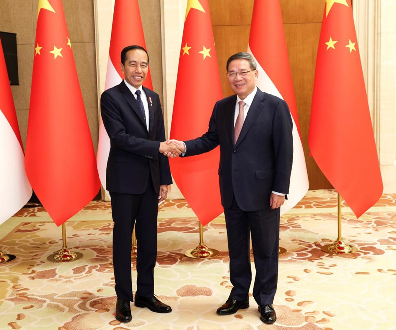 Премьер Госсовета КНР встретился с президентом Индонезии