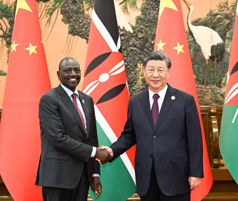 Си Цзиньпин провел встречу с президентом Кении в Пекине
