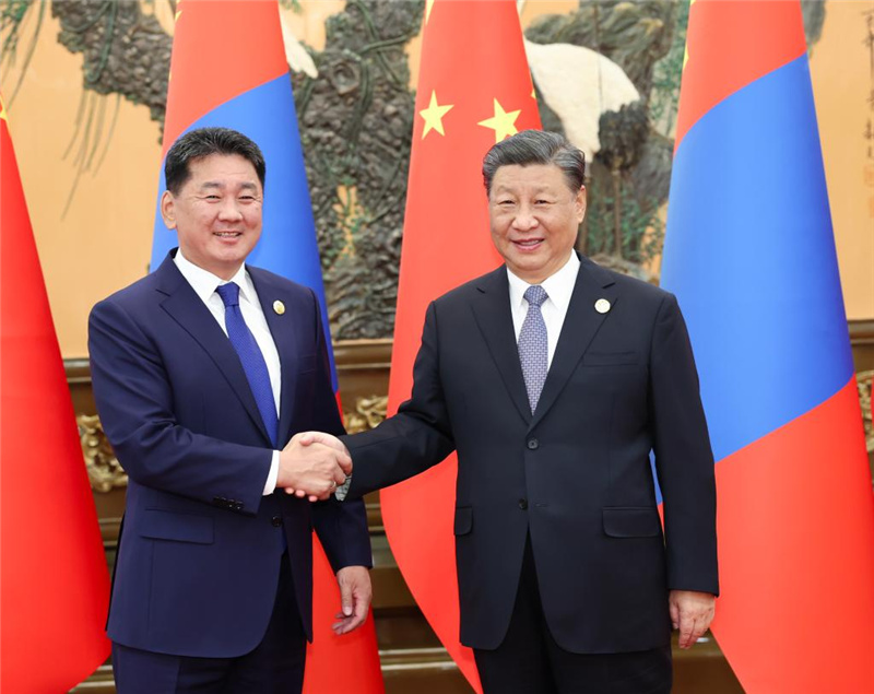 Си Цзиньпин провел встречу с президентом Монголии