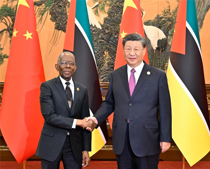 Си Цзиньпин встретился с премьер-министром Мозамбика
