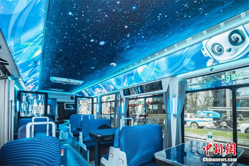 В Чэнду запустили «научно-фантастический автобус»