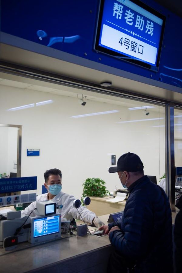 Политика межпровинциальных расчетов по медицинским счетам в Китае приносит пользу большему числу мигрирующих лиц