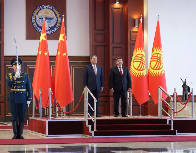 Премьер Госсовета КНР прибыл в Кыргызстан для участия в 22-м заседании Совета глав правительств государств-членов ШОС и с официальным визитом в страну