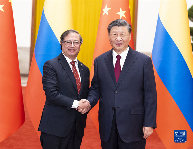 Си Цзиньпин провел переговоры с президентом Колумбии, Китай и Колумбия повысили уровень двусторонних отношений до стратегического партнерства