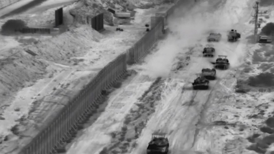 Скриншот видео, опубликованного ЦАХАЛ, на котором видно, как израильская армия проводит рейд на севере сектора Газа 26 октября 2023 года. /Фото: Синьхуа/