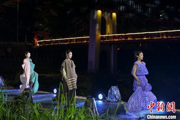 Национальное модное шоу в провинции Хайнань: слияние культур и веяние сельской жизни