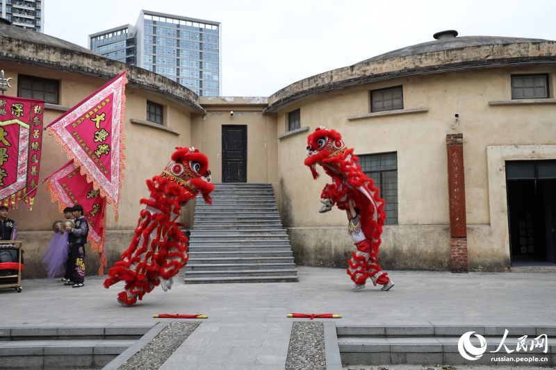 Иностранные журналисты знакомятся с китайской культурой в Шэньчжене