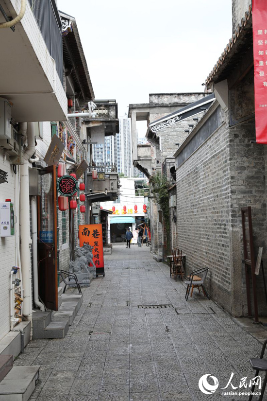 Иностранные журналисты знакомятся с китайской культурой в Шэньчжене