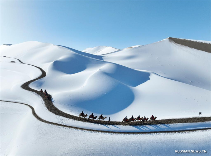 Заснеженная пустыня на северо-западе Китая