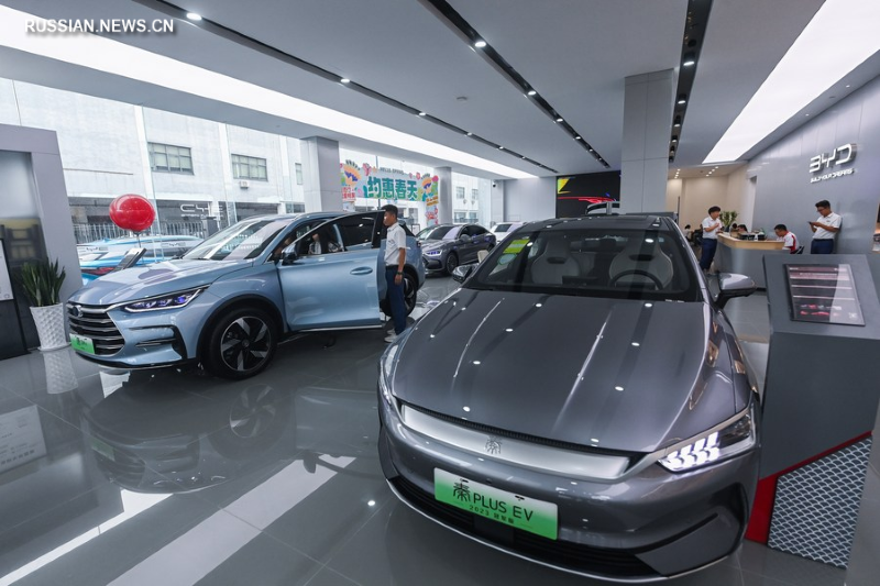 Продажи легковых автомобилей китайских брендов выросли на 22,2 проц. в январе-октябре 2023 года