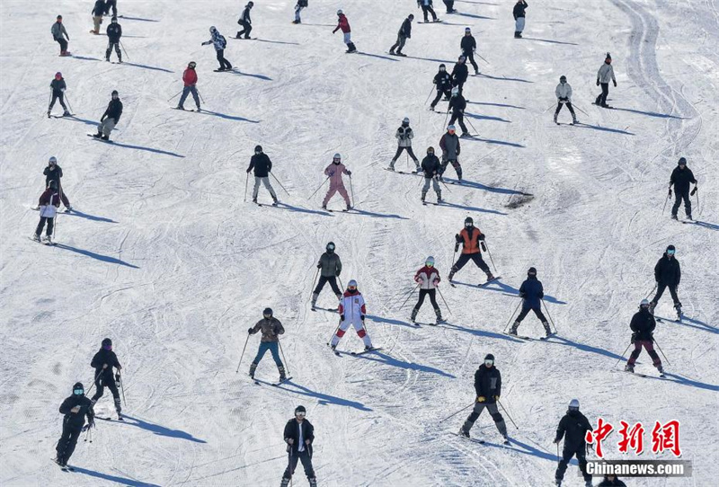 В Урумчи открыли лыжный сезон