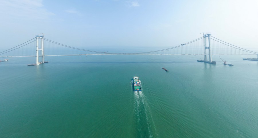 27 апреля 2023 года, мост Линдинъян, являющийся частью транспортного коридора Шэньчжэнь-Чжуншань, в провинции Гуандун на юге Китая. /Фото: Синьхуа/