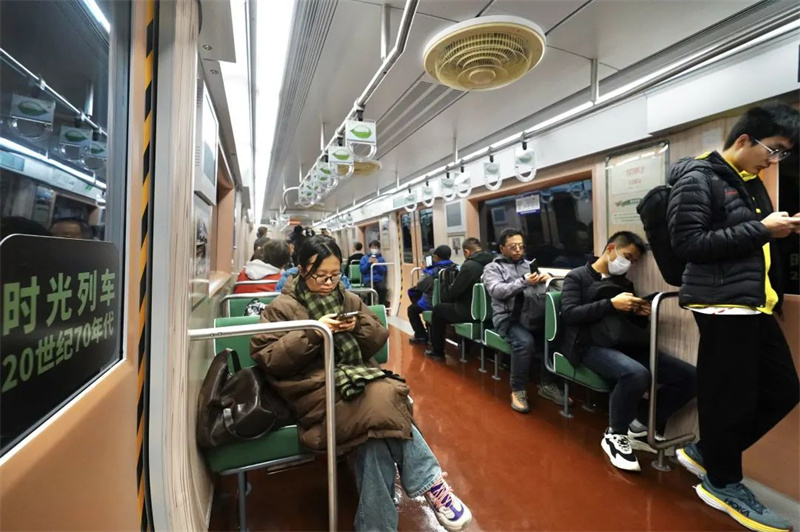 В пекинском метро вновь запустили «Поезда времени»