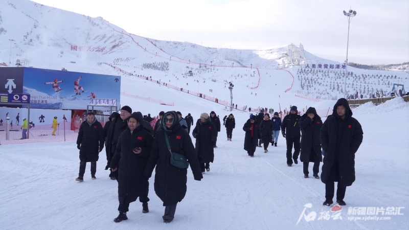Представители иностранных СМИ посетили город Алтай Синьцзяна