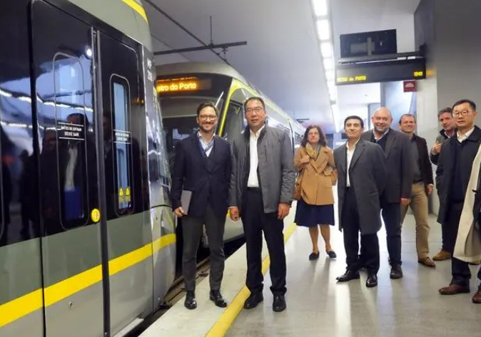 Поезд метро китайского производства введен в эксплуатацию на севере Португалии
