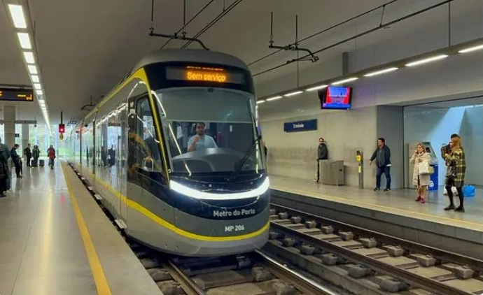 Поезд метро китайского производства введен в эксплуатацию на севере Португалии