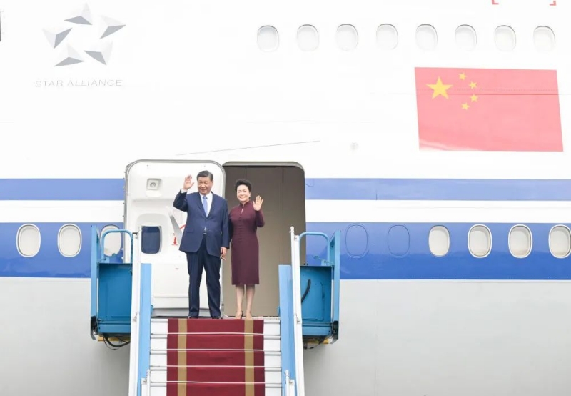 Си Цзиньпин прибыл во Вьетнам с государственным визитом