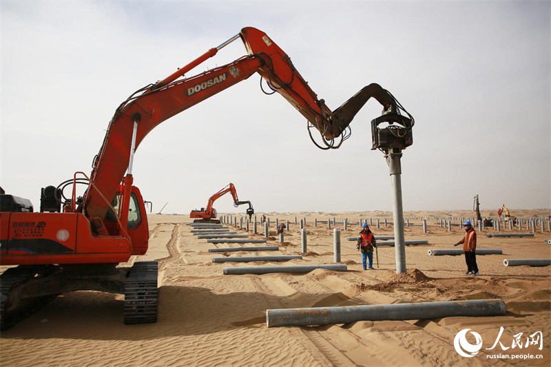 Начался второй этап строительства солнечной электростанции в пустыне Тэнгэр на северо-западе Китая