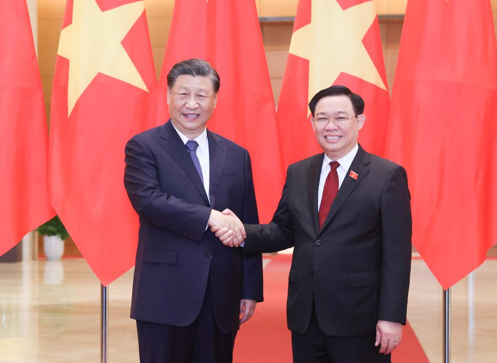 Китай и Вьетнам в новых условиях должны решительно продвигаться вперед по пути дружественного сотрудничества -- Си Цзиньпин