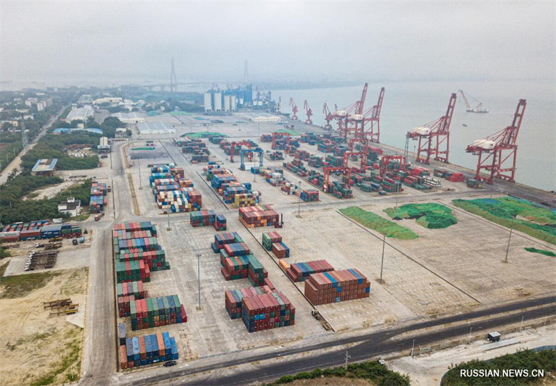 За первые 11 месяцев этого года объем внешней торговли провинции Хайнань превысил аналогичный показатель за весь прошлый год