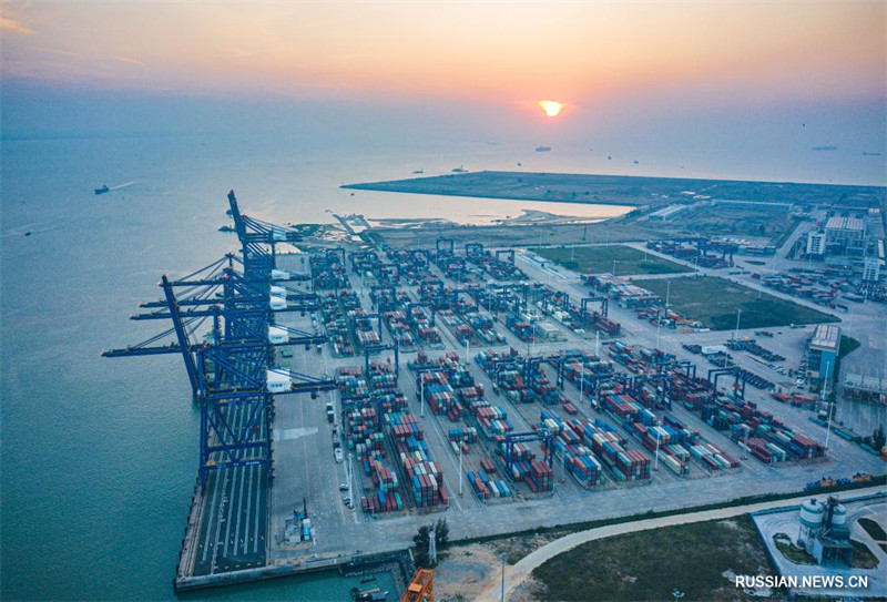 За первые 11 месяцев этого года объем внешней торговли провинции Хайнань превысил аналогичный показатель за весь прошлый год