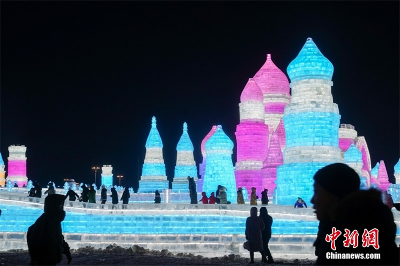На северо-востоке Китая открылся 25-й фестиваль «Большой мир льда и снега»