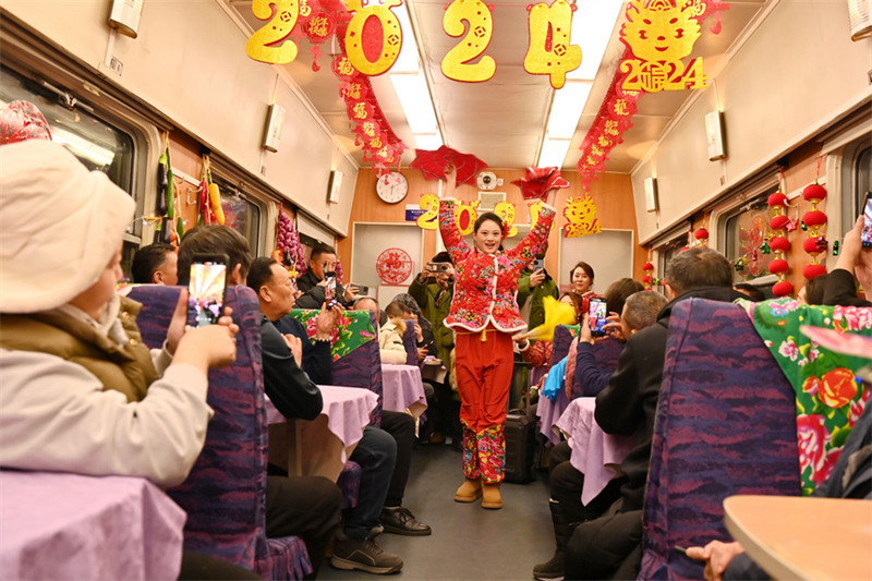 На северо-востоке Китая запустили первый тематический поезд с местными культурными особенностями