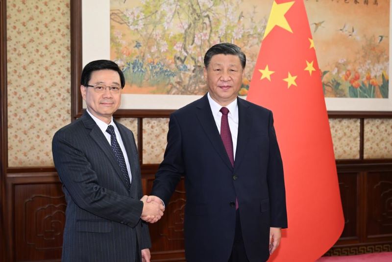 Си Цзиньпин заслушал отчет о проделанной работе от главы администрации САР Сянган