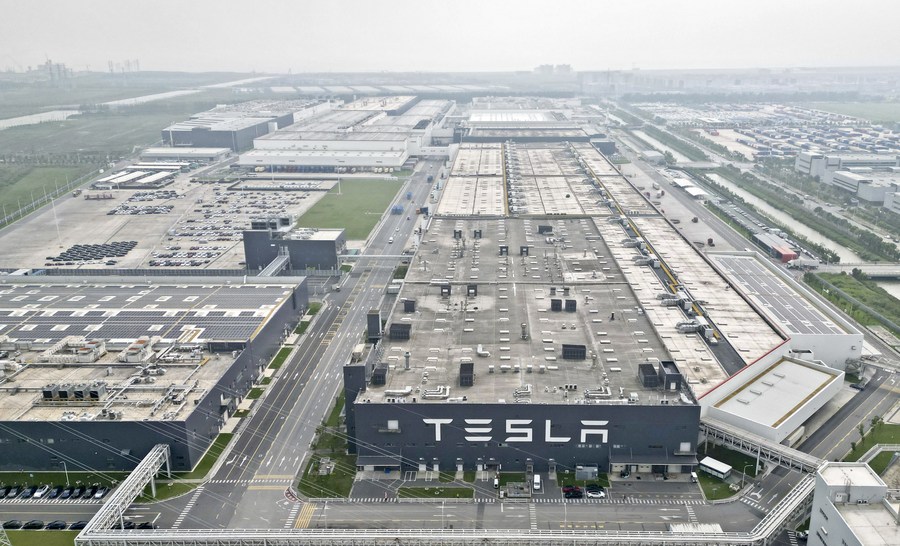 В Шанхае официально запущен проект новой гигафабрики Tesla
