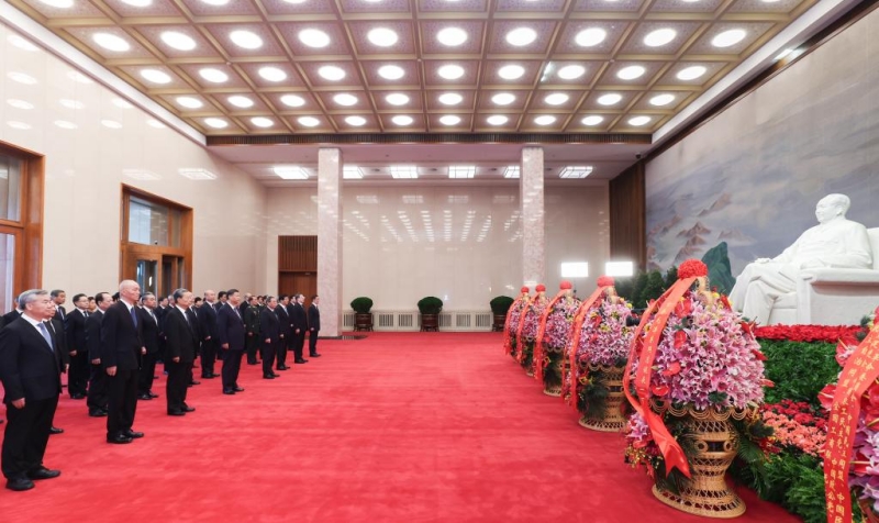 ЦК КПК провел симпозиум, посвященный 130-й годовщине со дня рождения Мао Цзэдуна
