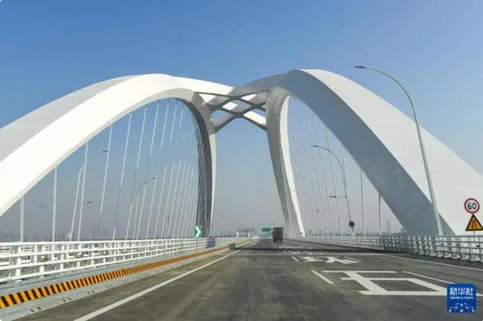 Открыто движение по всей протяженности скоростной автомагистрали Пекин-Сюнъань