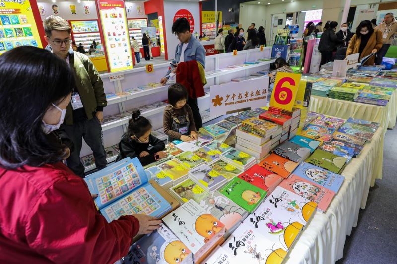 Розничные продажи книг в Китае выросли на 4,72 проц. в 2023 году